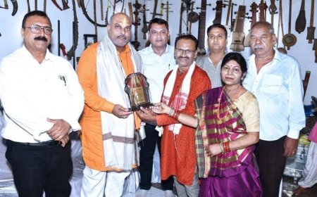 10 दिवसीय लोक वाद्य यंत्रों की कार्यशाला शिविर के समापन समारोह में सम्मिलित हुए दुर्ग ग्रामीण विधायक ललित चंद्राकर 