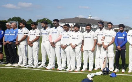 एअर इंडिया विमान हादसे में मारे गए लोगों को भारतीय टीम ने दी श्रद्धांजलि, एक मिनट का मौन रखा