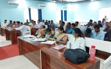 प्रशिक्षण के बाद आयुक्त और जिला मलेरिया अधिकारी ने किया कार्यालय का निरीक्षण