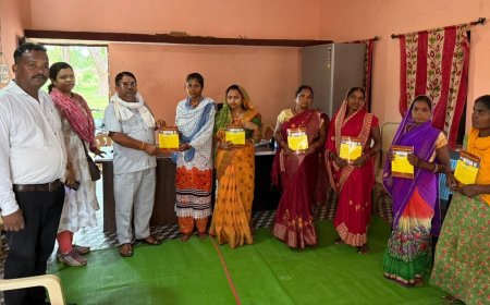 धरती आबा शिविर में निशुल्क जाब कार्ड पाकर आठ परिवारों के चेहरे पर आई मुस्कान