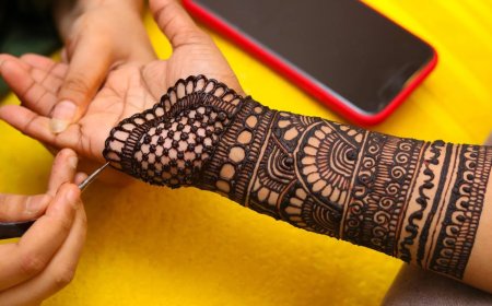 मेहंदी लगाने की सोच रही हैं? इन बातों का रखें खास ध्यान