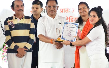 मुख्यमंत्री विष्णु देव साय ने किया योगाभ्यास: जशपुर के रणजीता स्टेडियम में उत्साहपूर्वक मनाया गया अंतरराष्ट्रीय योग दिवस