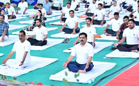 अंतर्राष्ट्रीय योग दिवस पर कवर्धा में भव्य 'योग संगम', उपमुख्यमंत्री श्री विजय शर्मा ने लिया भाग