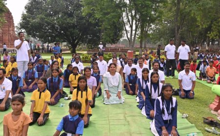 पुरातात्विक और ऐतिहासिक नगरी सिरपुर में जिला स्तरीय ग्यारहवां अंतरराष्ट्रीय योग दिवस कार्यक्रम हुआ आयोजित