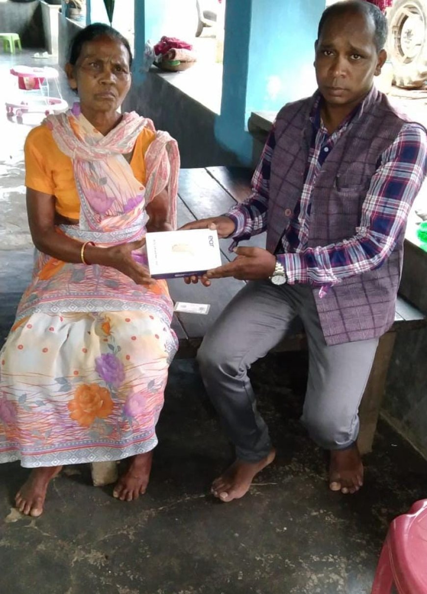 मुख्यमंत्री कैंप कार्यालय की पहल से श्रवण दोष पीड़ित बुंदा लकड़ा को मिला श्रवण यंत्र