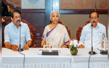 जीएसटी सुधार में छोटे व्यवसायों को फायदा देने की तैयारी में सरकार, वित्त मंत्री सीतारमण ने दिए संकेत