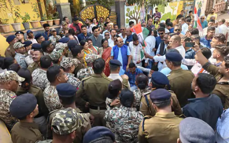 नेशनल हेराल्ड मामले को लेकर धमतरी में कांग्रेस कार्यकर्ताओं ने भाजपा कार्यालय का घेराव किया