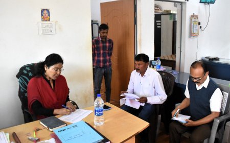 धान खरीदी केंद्रों का कलेक्टर ने किया आकस्मिक निरीक्षण