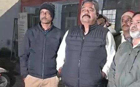 छत्तीसगढ़ के भिलाई शहर में कांग्रेसियों ने गाजियाबाद की कंपनी वाट्स इंडिया थिंक्स के 6 कर्मचारियों को पकड़ा