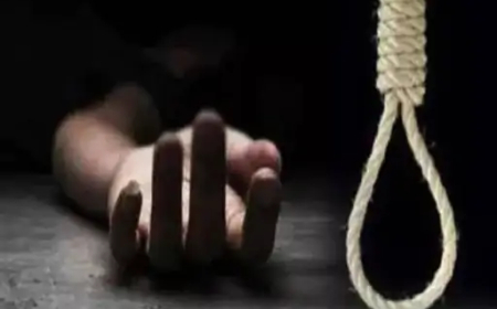 छत्तीसगढ़ के बस्तर जिले में 12वीं की एक छात्रा ने फांसी लगा कर आत्महत्या कर ली