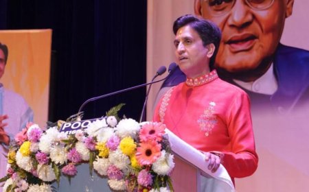 कुमार विश्वास ने कांग्रेस पर साधा निशाना, कहा – ‘तीन फर्जी गांधी’