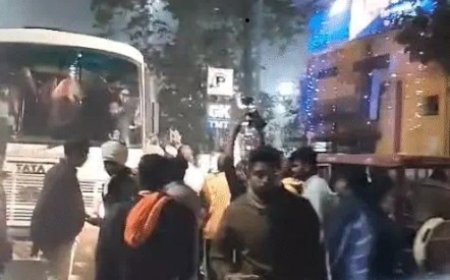 छत्तीसगढ़ बंद के दौरान रायपुर के मैग्नेटो मॉल में तोड़फोड़ करने वाले बजरंग दल के 50 से ज्यादा कार्यकर्ताओं को पुलिस ने गिरफ्तार किया