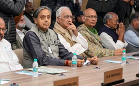 दिग्विजय सिंह के बयान पर बंटी कांग्रेस! पवन खेड़ा ने किया ‘गोडसे’ का जिक्र, थरूर का मिला समर्थन