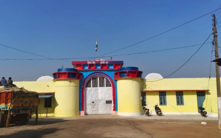 जिला जेल से साइबर सेल और बालोद पुलिस की संयुक्त टीम ने जांच के दौरान एक छोटा मोबाइल फोन जब्त किया