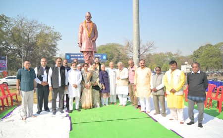 *पं. रविशंकर शुक्ल की पुण्यतिथि पर भिलाई बिरादरी ने पुष्पांजलि दी
