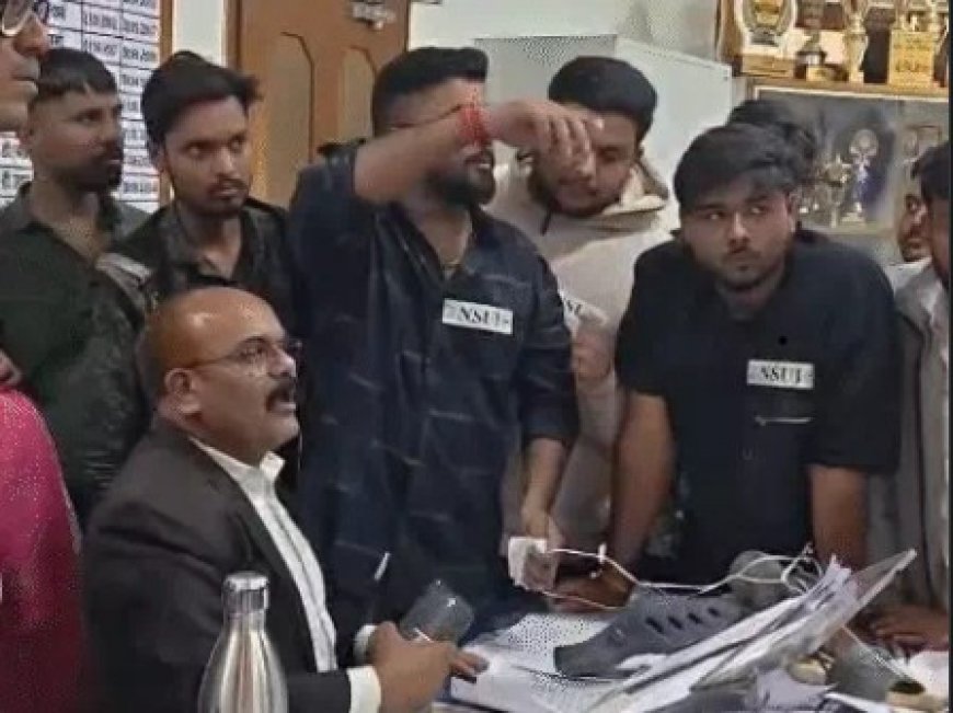 दुर्ग जिले के कल्याण कॉलेज के प्रिंसिपल को जूते की माला पहनाने का प्रयास करने वाले NSUI नेता को पुलिस ढूंढ रही