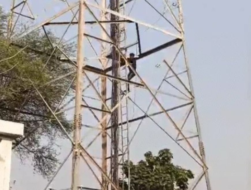 छत्तीसगढ़ के कोरबा जिले में पत्नी से विवाद के बाद शराब के नशे में धुत पति 200 फीट ऊंचे मोबाइल टावर पर चढ़ गया