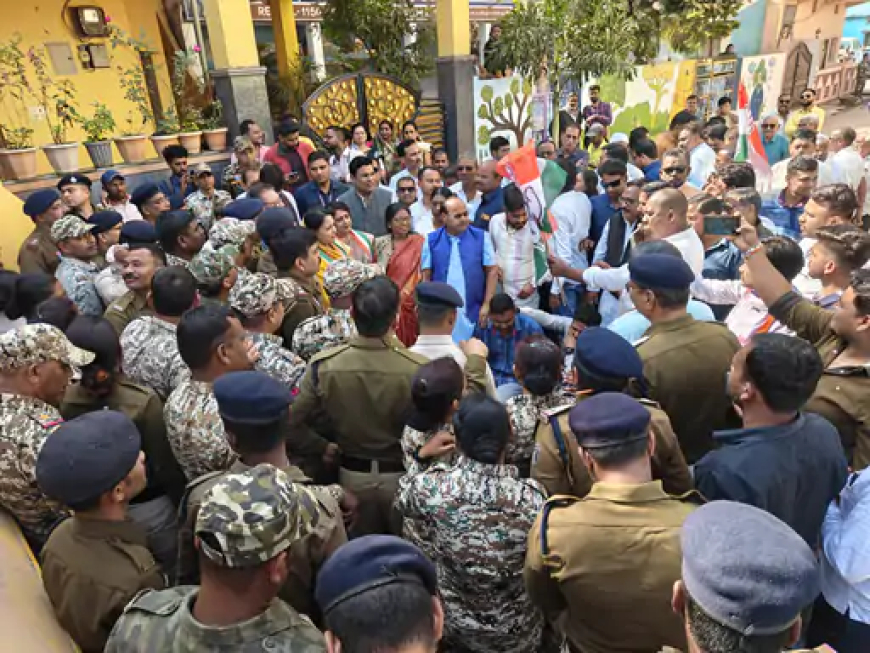 नेशनल हेराल्ड मामले को लेकर धमतरी में कांग्रेस कार्यकर्ताओं ने भाजपा कार्यालय का घेराव किया
