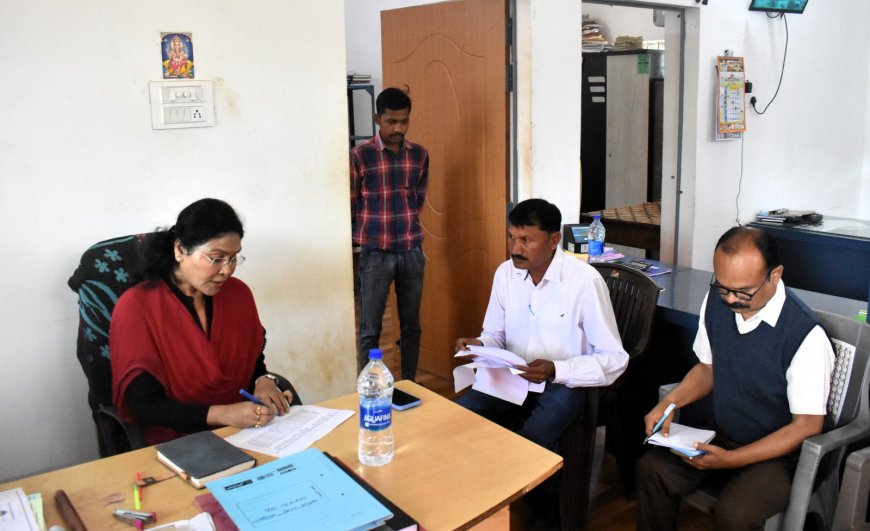 धान खरीदी केंद्रों का कलेक्टर ने किया आकस्मिक निरीक्षण