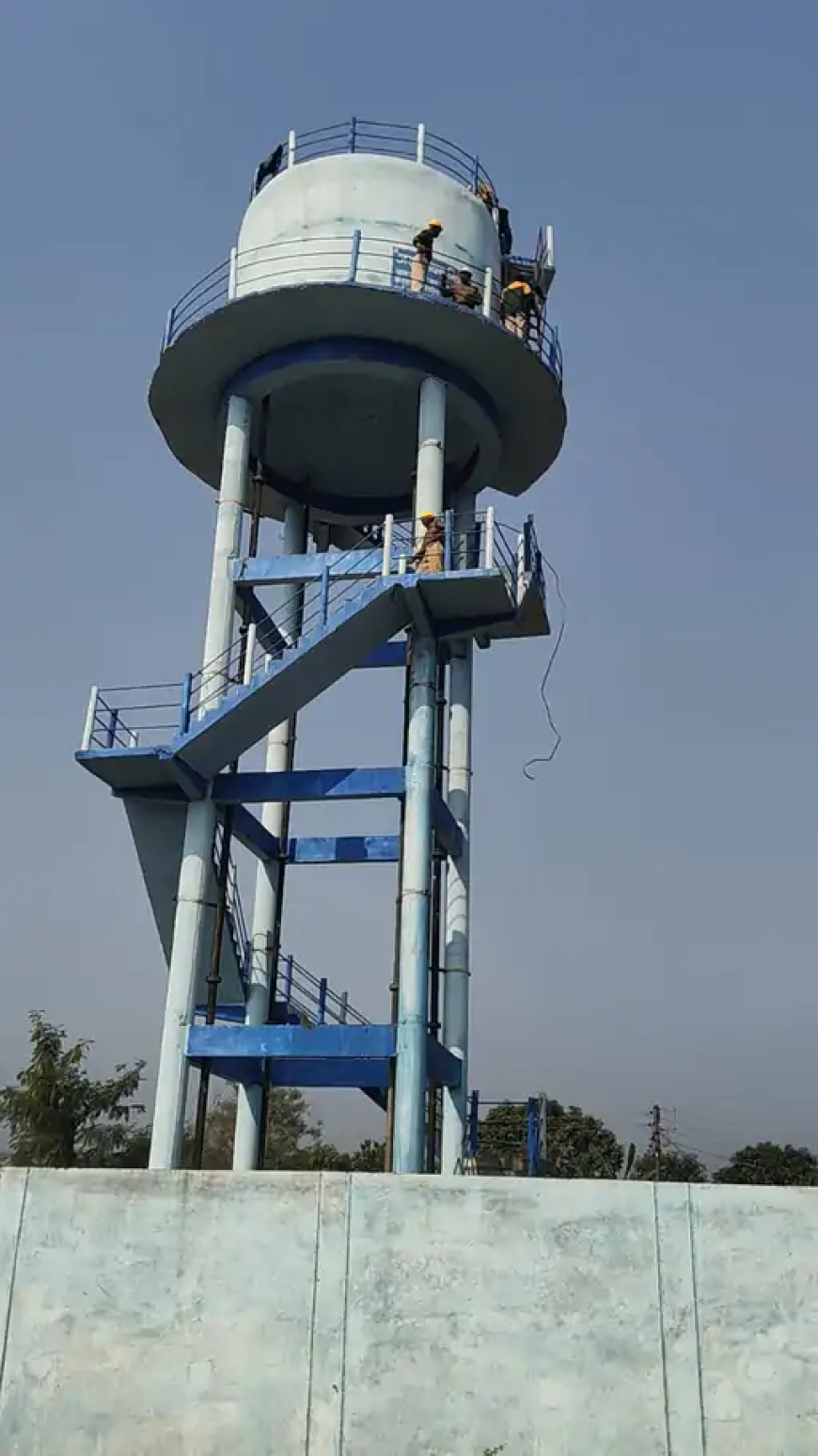 छत्तीसगढ़ के बालोद जिले में नशे की हालत में नाराज दामाद पानी टंकी पर चढ़कर हाइवोल्टेज ड्रामा करने लगा