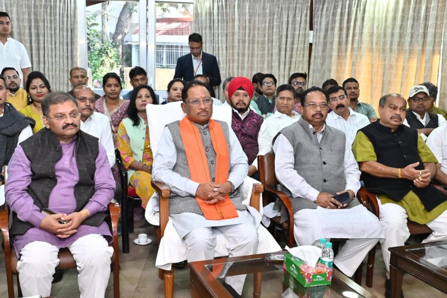 मुख्यमंत्री  विष्णु देव साय ने जनप्रतिनिधियों संग ‘मन की बात’ कार्यक्रम की 129वीं कड़ी का श्रवण