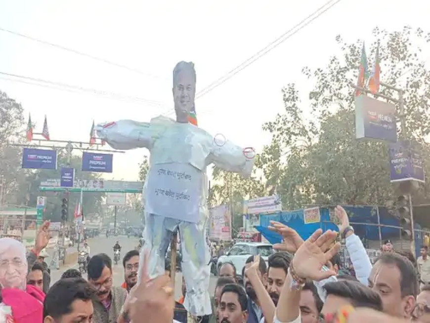 जांजगीर-चांपा जिले के कचहरी चौक पर भारतीय जनता युवा मोर्चा (भाजयुमो) ने पूर्व मुख्यमंत्री भूपेश बघेल का पुतला दहन किया