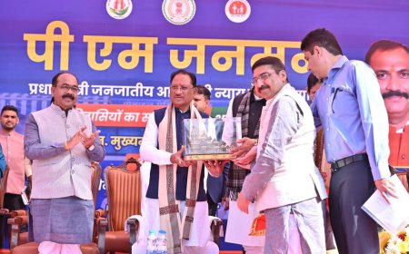 दूरस्थ आदिवासी अंचलों को स्वास्थ्य की नई राह — मुख्यमंत्री साय ने 57 मोबाइल मेडिकल यूनिट वाहनों को दिखाई हरी झंडी