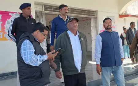 मनेंद्रगढ़ (एमसीबी) जिले में छत्तीसगढ़ कर्मचारी-अधिकारी फेडरेशन के तीन पदाधिकारियों को निलंबित किए जाने के बाद मामला गरमा गया