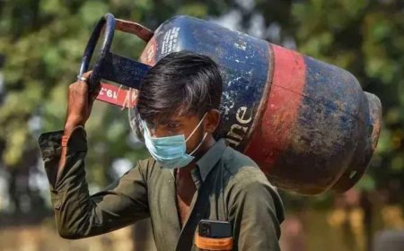 आम आदमी की रसोई में लगी आग…1 जनवरी से एलपीजी सिलेंडर के दाम में 111 का बड़ा इजाफा, देखें नई रेट लिस्ट