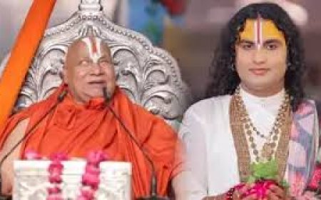 देवकीनंदन ठाकुर के बाद अब एक और कथावाचक ने शाहरुख खान पर साधा निशाना