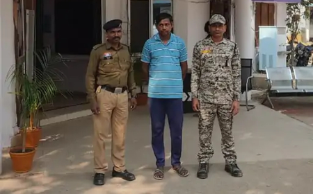 उत्तर बस्तर कांकेर जिले में एसपी निखिल अशोक कुमार राखेजा ने निर्देश पर कोतवाली पुलिस ने ईमलीपारा क्षेत्र में घेराबंदी कर एक व्यक्ति को 7 लीटर अवैध महुआ शराब के साथ गिरफ्तार किया