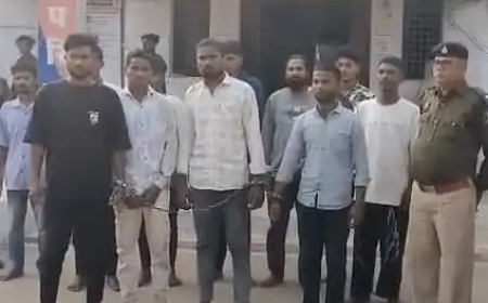 दुर्ग जिले के धमधा थाना क्षेत्र में सगनी पुन्नी मेला से लौट रहे दो युवकों पर गांव के आउटर में पेशाब करने के दौरान 13 लोगों ने चाकू से हमला कर दिया