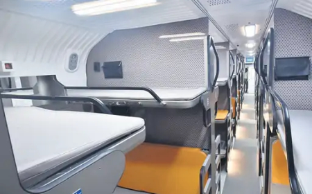 केंद्रीय रेल मंत्री अश्विनी वैष्णव ने बताया कि कोलकाता और गुवाहाटी के बीच पहली वंदे भारत स्लीपर 17 जनवरी से चलेगी