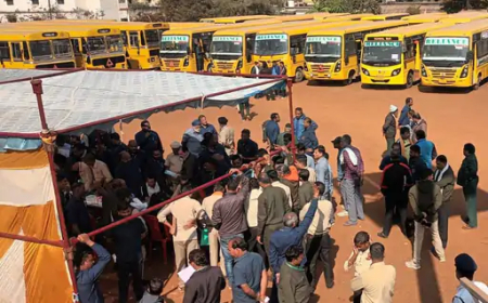 दुर्ग जिले में ट्रैफिक पुलिस और परिवहन विभाग ने रविवार को संयुक्त रूप से स्कूल बसों की जांच की