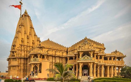 सोमनाथ से स्वतंत्र भारत तक: गजनवी का हमला, अकूत लूट और नेहरू का विरोध क्यों बना विवाद?