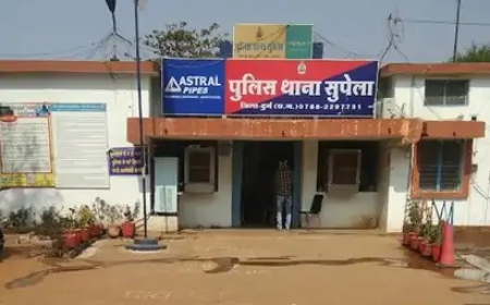 दुर्ग जिले में साल 2022 में हुई एक युवक की करंट लगने से मौत के मामले में पुलिस जांच पूरी होने के बाद दुकान संचालक के खिलाफ लापरवाही से मौत का अपराध दर्ज किया गया