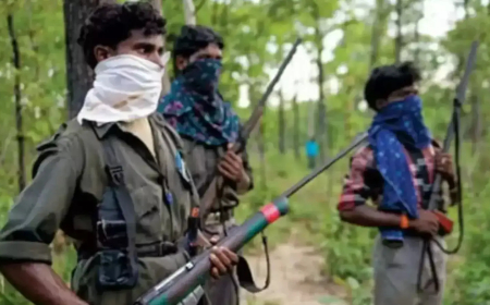 छत्तीसगढ़ के बीजापुर में 52 माओवादी सरेंडर — 49 पर कुल ₹1.41 करोड़ इनाम; पुनर्वासन नीति से लौटे मुख्यधारा में