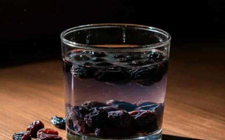 एक महीने तक रोज सुबह खाली पेट काली किशमिश का पानी पीने से शरीर की कमजोरी होगी दूर, इम्यूनिटी और एनर्जी लेवल में होगा गजब का सुधार