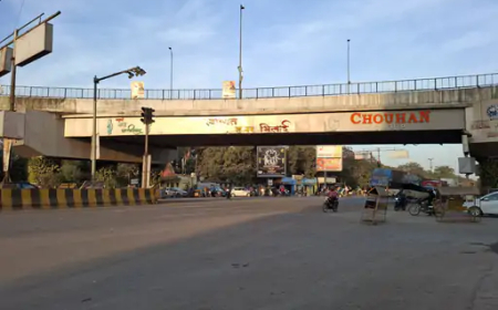 दुर्ग जिले के भिलाई के सुपेला थाना क्षेत्र में एक तेज रफ्तार अज्ञात कार ने बाइक को टक्कर मार दी, जिससे बाइक सवार एक महिला की इलाज के दौरान मौत