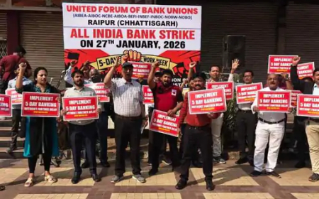 5 डे वर्किंग की मांग को लेकर देशभर समेत छत्तीसगढ़ में भी करीब 2500 सरकारी बैंक के कर्मचारी हड़ताल पर