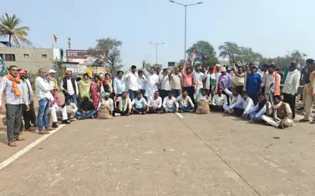 छत्तीसगढ़ के धमतरी जिले में धान खरीदी को लेकर कांग्रेसियों ने लगभग 1 घंटे तक पुराना धमतरी-रायपुर रोड पर नेशनल हाईवे-30 जाम किया