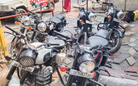 रायपुर पुलिस ने तेज आवाज वाले मोडिफाई साइलेंसर लगाकर सड़कों पर दौड़ा रहे बुलेट वाहनों पर सख्त कार्रवाई की