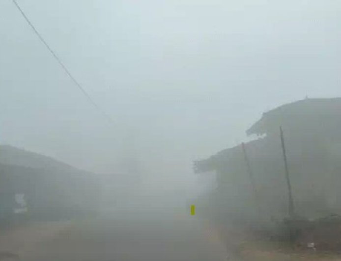 छत्तीसगढ़ के सरगुजा संभाग और उससे लगे जिलों में अगले 3 दिनों तक न्यूनतम तापमान में 2 से 4 डिग्री सेल्सियस की गिरावट होने की संभावना