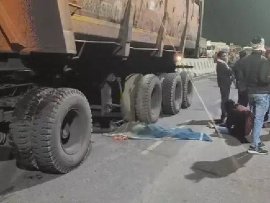 छत्तीसगढ़ के बिलासपुर में नेशनल हाईवे पर तेज रफ्तार ट्रेलर ने रविवार की रात एक व्यक्ति को कुचल दिया