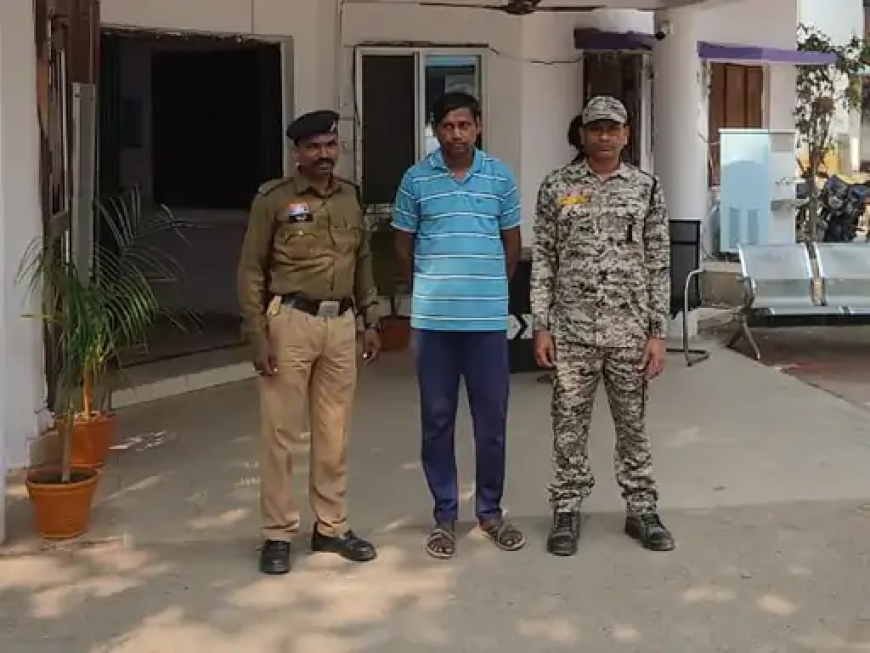 उत्तर बस्तर कांकेर जिले में एसपी निखिल अशोक कुमार राखेजा ने निर्देश पर कोतवाली पुलिस ने ईमलीपारा क्षेत्र में घेराबंदी कर एक व्यक्ति को 7 लीटर अवैध महुआ शराब के साथ गिरफ्तार किया