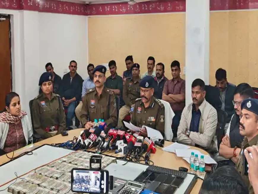 रायपुर पुलिस ने शुक्रवार को 50 लाख 35 हजार रुपए कैश के साथ 4 सटोरियों को पकड़ा