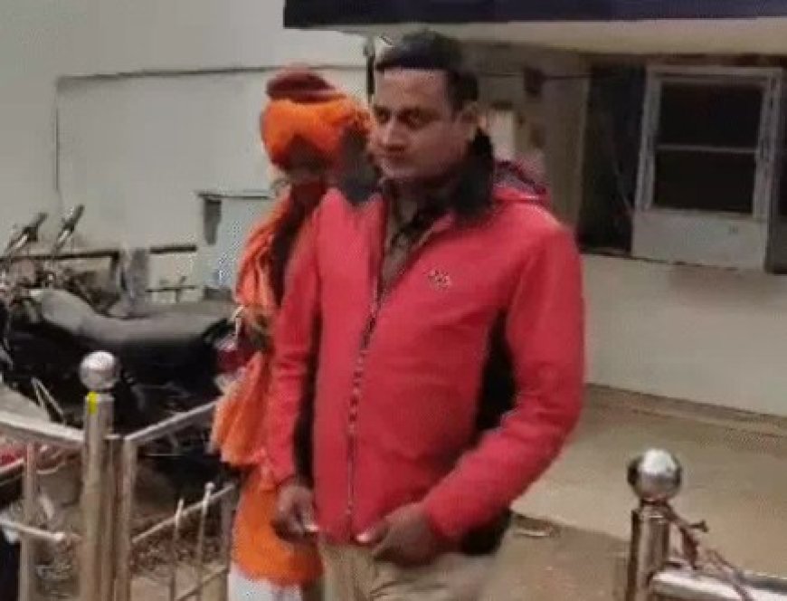 छत्तीसगढ़ के दुर्ग जिले में भगवा कपड़े पहनकर साधु के भेष में घर-घर भीख मांग रहा युवक मुस्लिम निकला