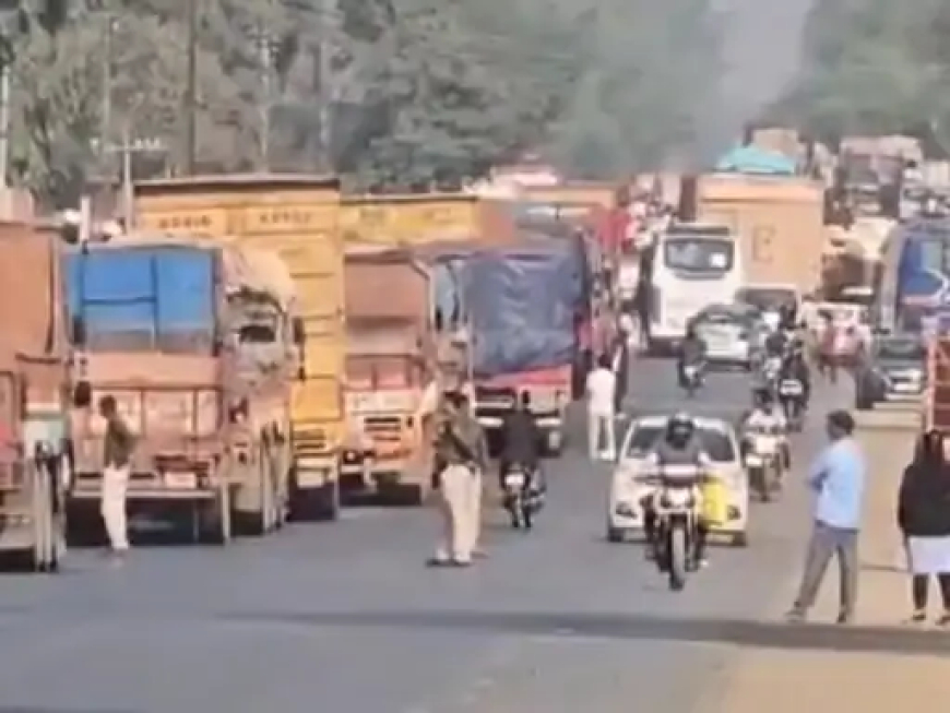 सुबह करीब 10 बजे कोंडागांव के बनियागांव सेक्शन में किसानों ने नेशनल हाईवे-30 को जाम कर दिया