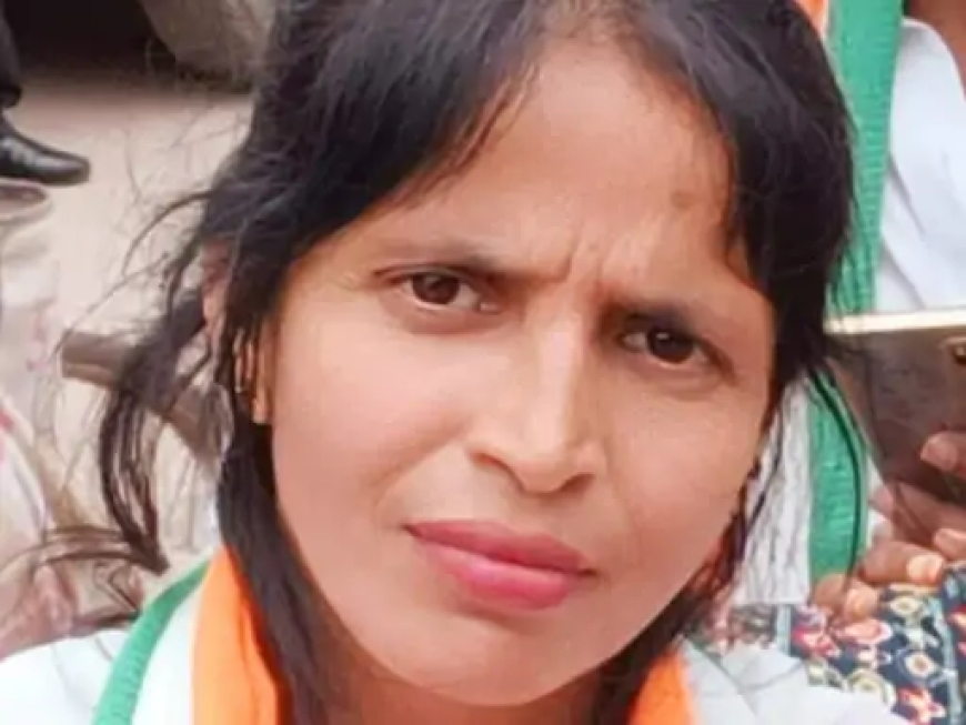 छत्तीसगढ़ के दुर्ग जिले में  महिला कांग्रेस कार्यकर्ता ने कोर्ट के आदेश पर घर खाली कराने पहुंची पुलिस और कोर्ट स्टाफ के सामने खुद पर मिट्टी तेल डालकर आग लगा ली