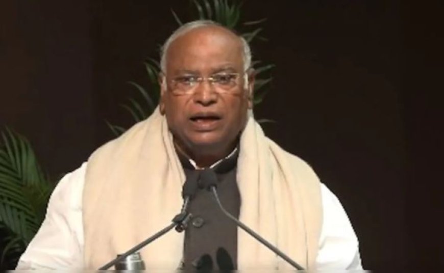 मनरेगा को लेकर खरगे का मोदी पर तीखा हमला, बोले- कभी चाय बनाई या यह सिर्फ नाटक है?